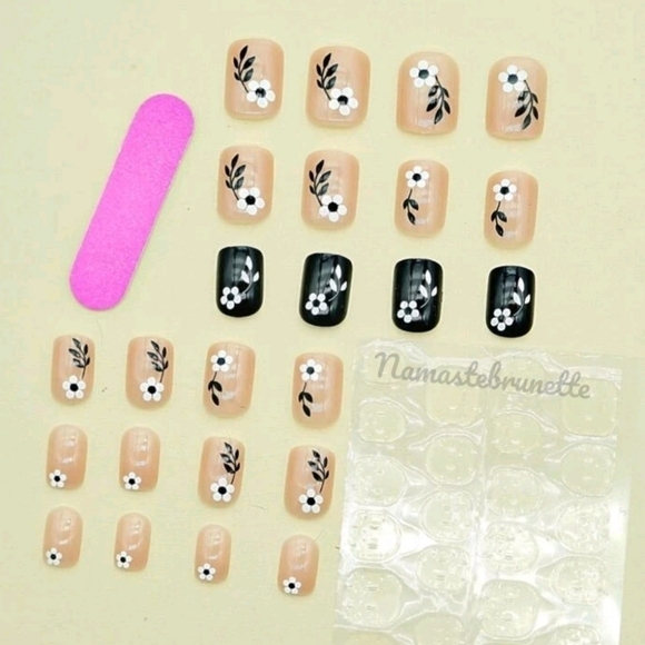 2/$16 Floral Short Press On Nails - Picture 6 of 17